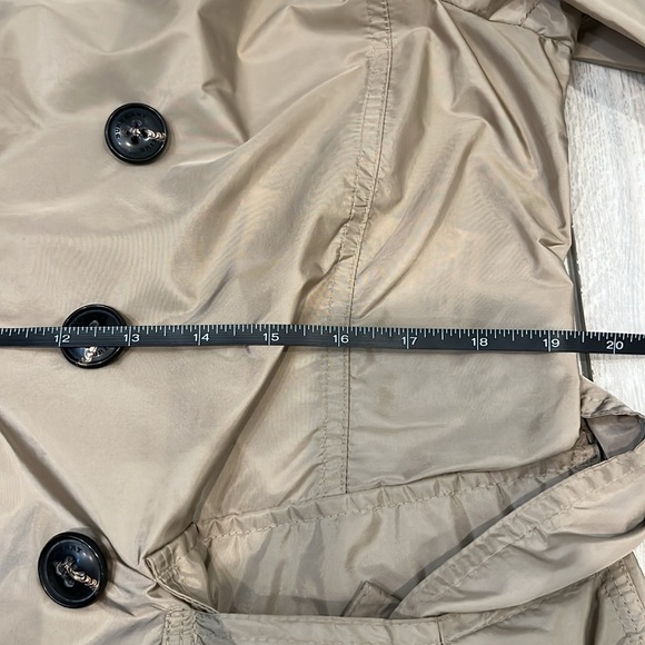 Authentic Burberry Trench - Picture 11 of 13